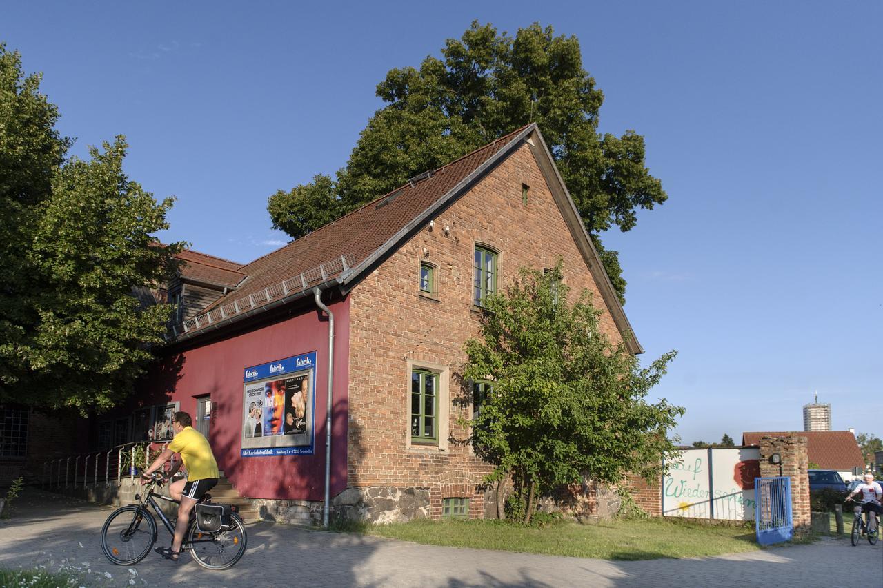 Basiskulturfabrik Oeko-Hotel นอยชเตรลิทซ์ ภายนอก รูปภาพ